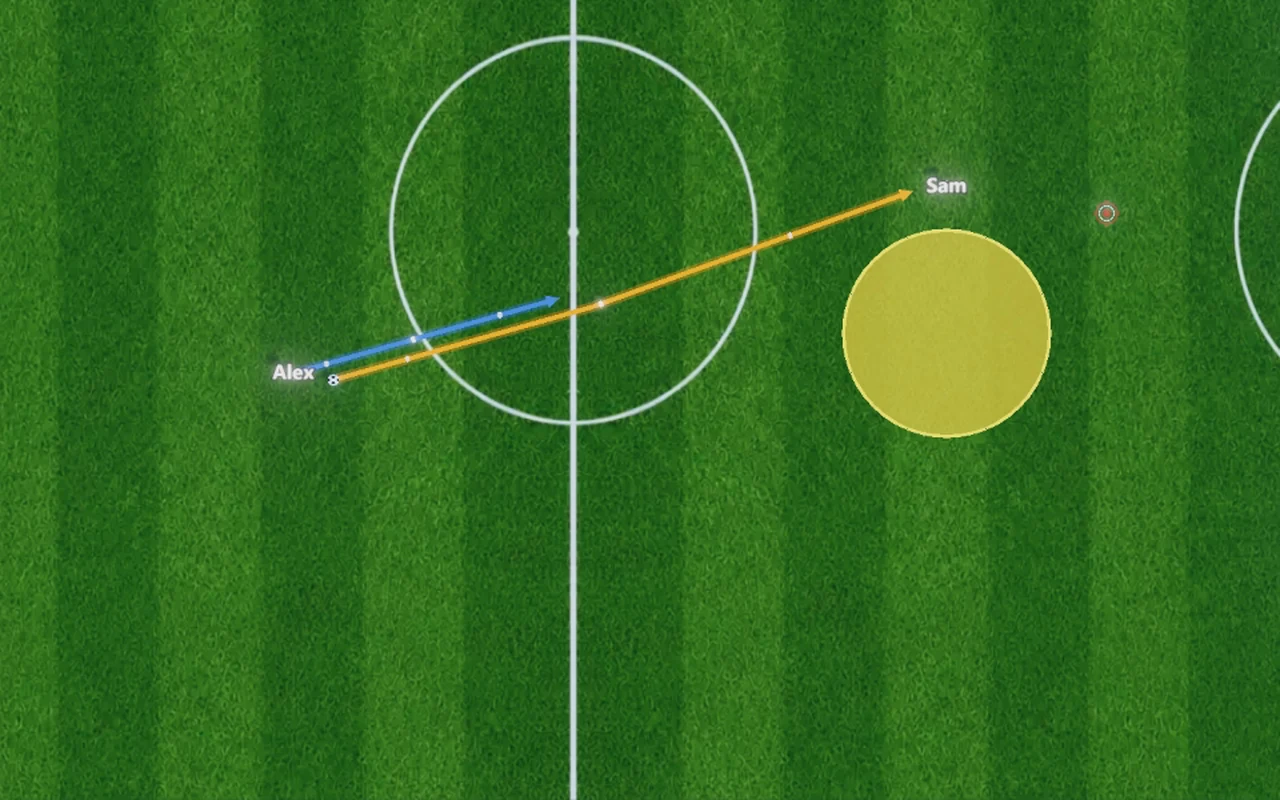 An overhead KickViz view showing movement arrows, a passing route and a highlighted yellow zone.
